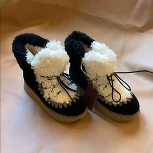 MOU Sheepskin fur boots NWT/NIB